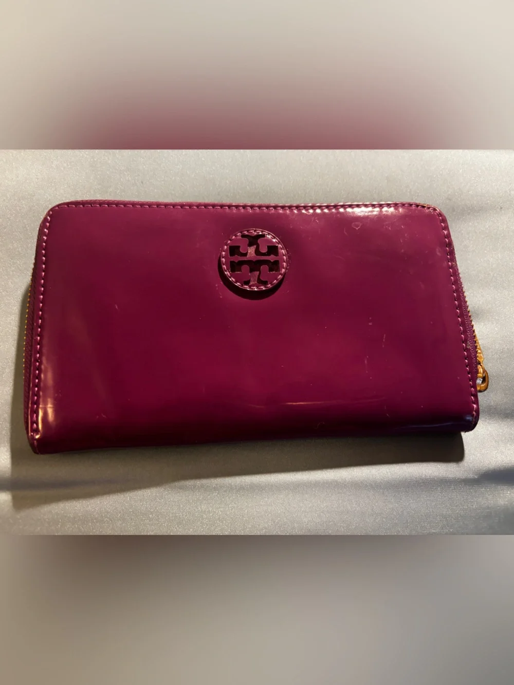 Tory Burch Patent Leather Zip card Wallet in Deep Plum